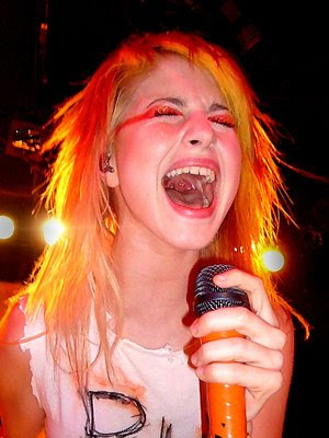 hayley williams haircut 2011. paramore hayley williams 2011