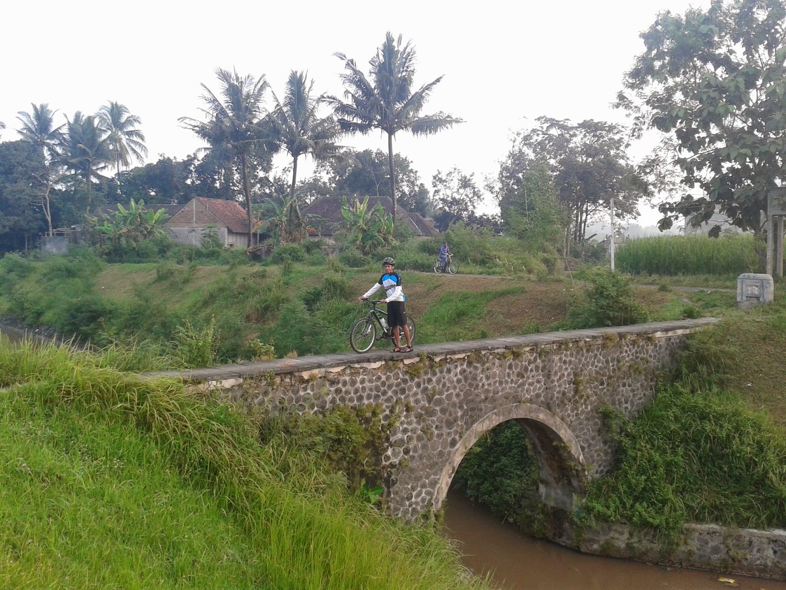 Setiap momen selalu diabadikan selama gowes