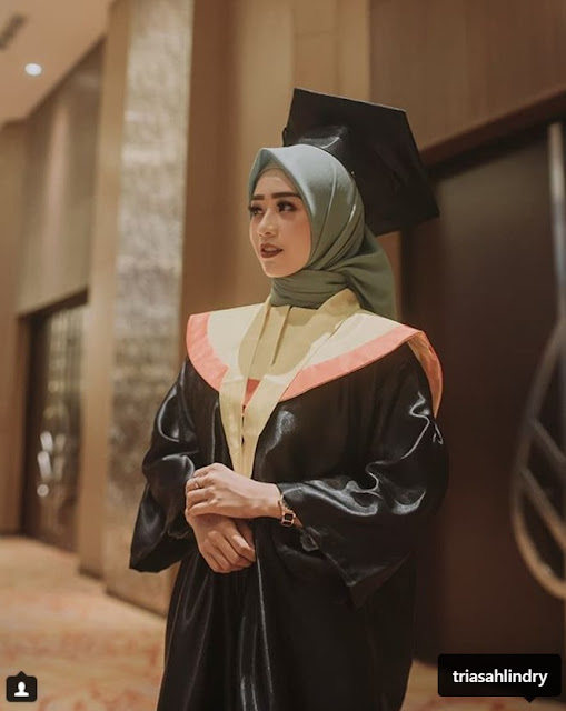 model hijab wisuda simple terbaru