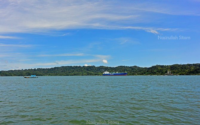 Di depan itu adalah Pulau Nusakambangan