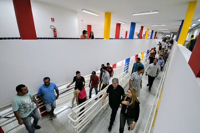 João Azevêdo inaugura escola integral em Montadas, e alunos e professores agradecem pela qualidade da obra