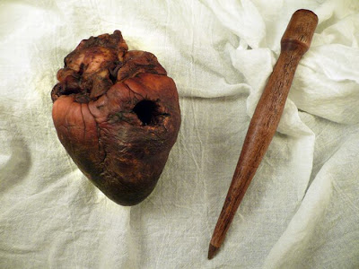 [Image: mummified_vampire_heart_04.jpg]