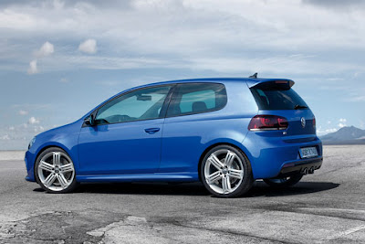 2011 Volkswagen Golf R Side View