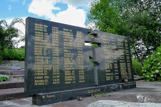 Балка Сухая. Донецкая обл. Мемориал памяти погибших в авиакатастрофе в 2006 г. Рейс Анапа-Санкт-Петербург