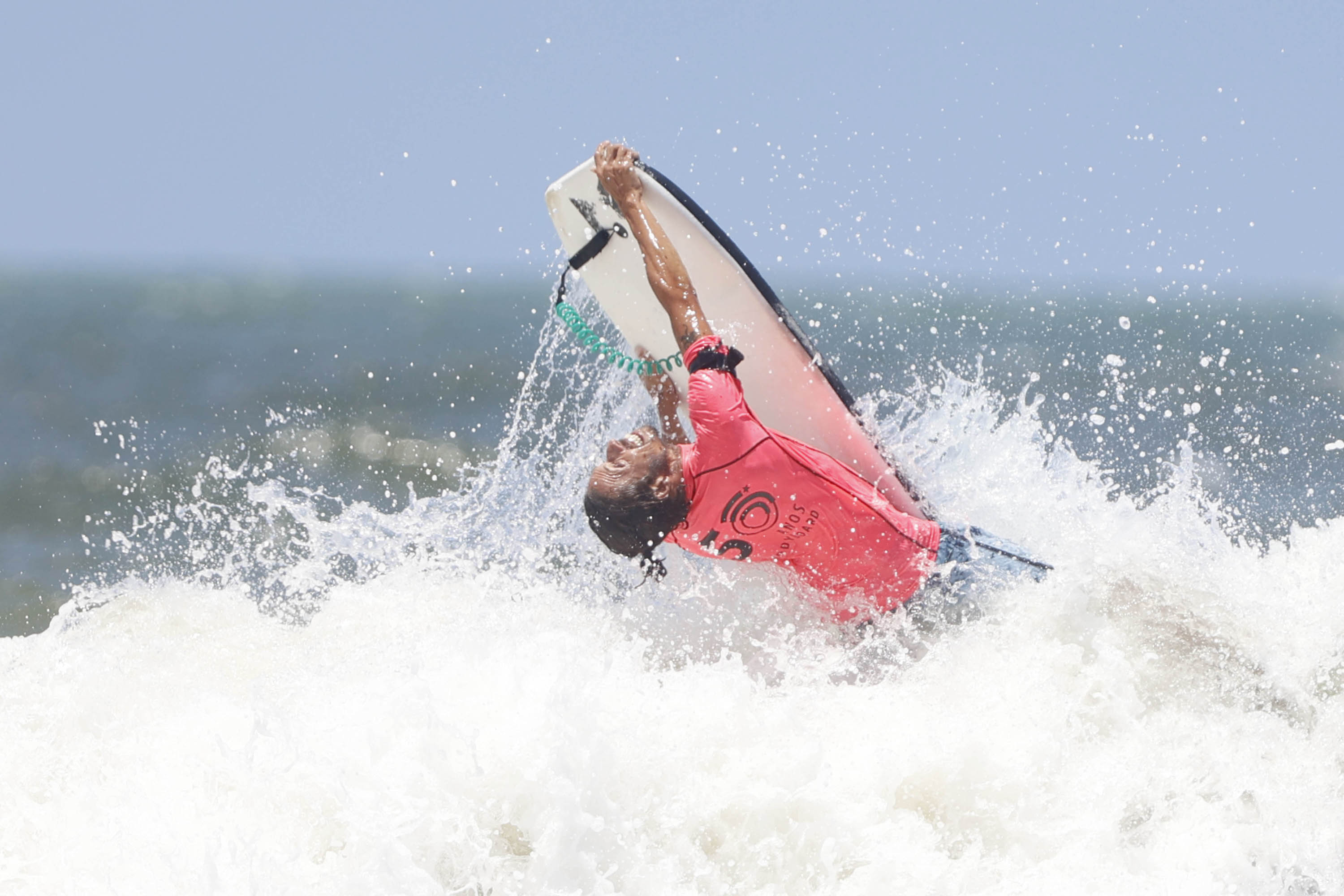 Pico de Guaratuba - 70 atletas participaram do Paranaense de Bodyboarding