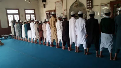 Cara meluruskan dan merapatkan shaf shalat