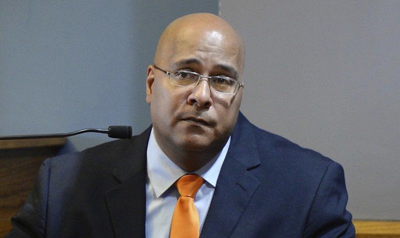 Jurado absuelve ex oficial dominicano  enjuiciado en Lawrence por violar presa; culpable por retener pruebas 