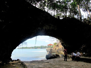 Pantai Karang Bolong 