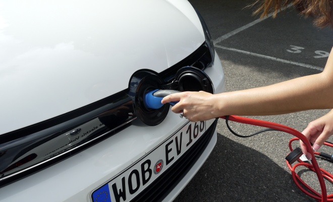 VW Golf Blue-e-Motion - charging
