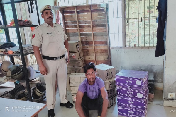 faridabad-crime-branch-arrested-accused-illegal-wine-news