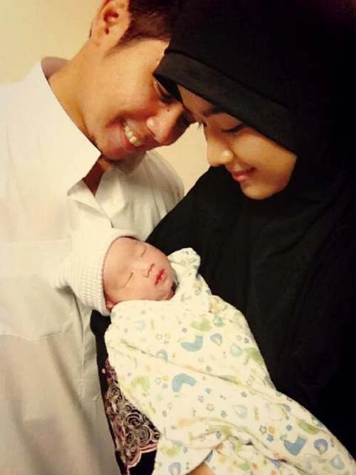 Gambar Ally-Farah dengan anak saudara