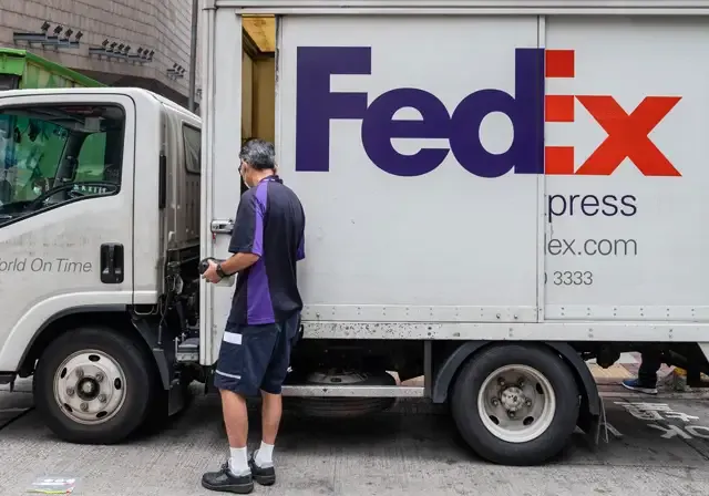 ستقوم FedEx قريباً بتصوير طردك لإثبات أنه تم تسليمه