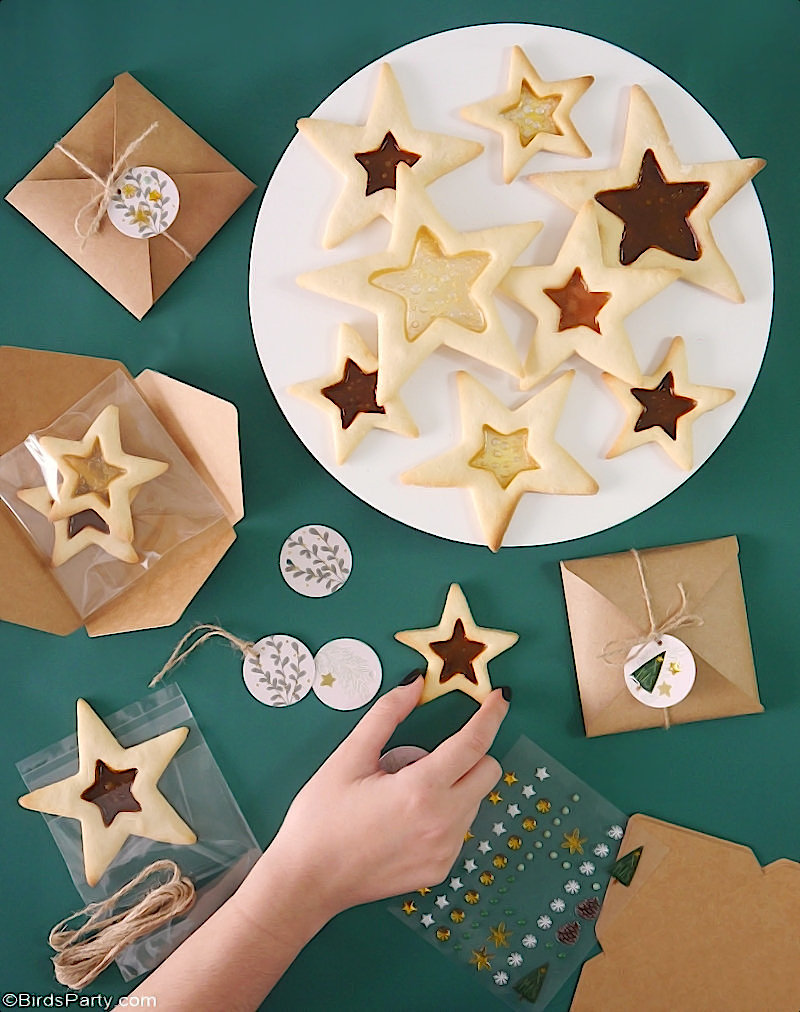 Recette de biscuits étoiles de Noël au caramel - de jolis biscuits faciles à préparer avec toute la famille ce Noël! Fait aussi un excellent cadeau!