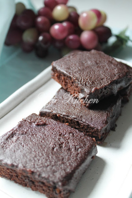 Easy Cakey Chocolate Brownies - Azie Kitchen