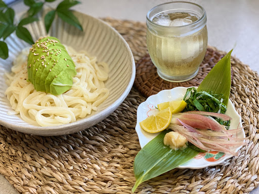 アボカドぶっかけうどん