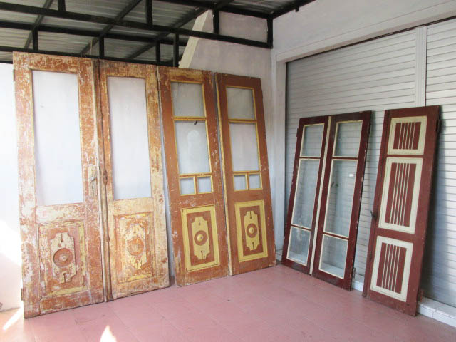 Selamat Datang di Tony s Antiques 1 Set Pintu Jendela  