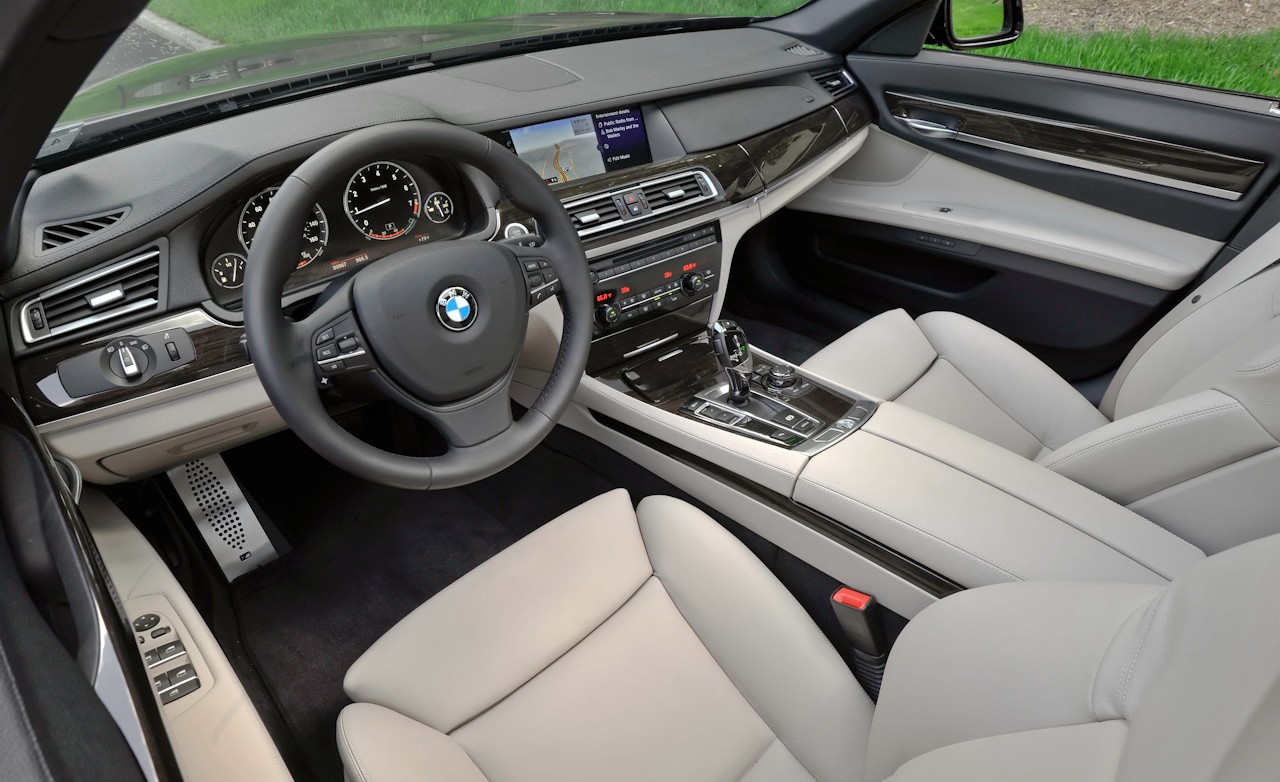 image 2011 BMW 740i