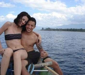 Julie Estelle Toples Pantai