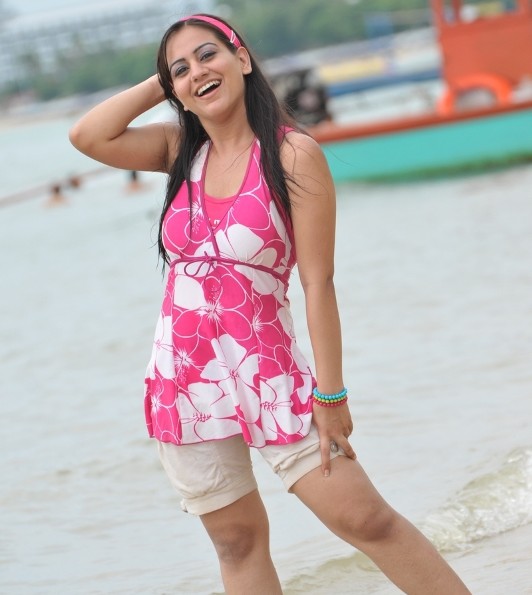 AKSHA LATEST STILLS glamour images