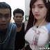 Tergamam Dua Lelaki Ini Saat Smule Dengan Gadis Ini (Video)