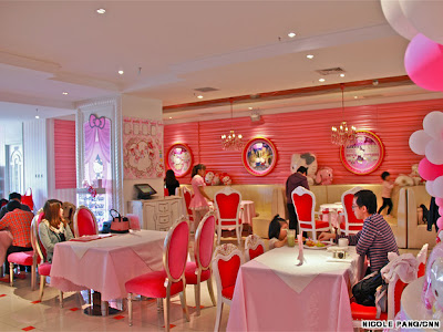 Hello Kitty temalı restaurant, hello kitty theme restaurant, restoran, hello kitty, yemek, Çin, Beijing