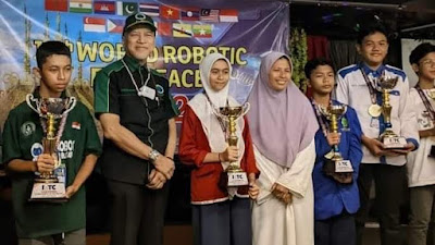 Bupati Bangga, Tim Robotik MTsN 1 Lotim Juara 1 Kompetisi Robot Internasional di Kuala Lumpur