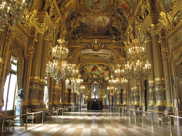 The most excessive display of splendor in a building already full of it: the Grand Foyer.