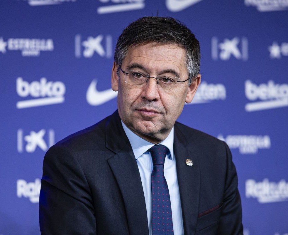 Chủ tịch Bartomeu hủy hoại Barca