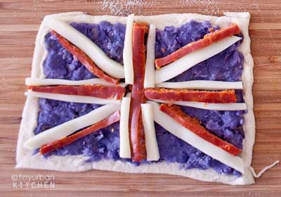 Kreatif, Bendera Unik yang diperbuat Dari Pizza (7 Gambar)