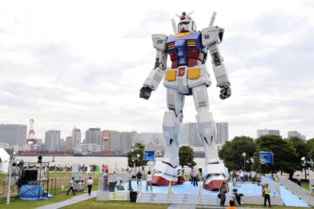 Patung Gundam