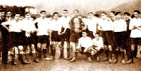 CLUB DEPORTIVO EIBAR. Temporada 1922-23. Año 1922: el C. D. Eibar, antes del partido contra el Club Deportivo Mondragón, disputado en Eibar y ganado por el club local.
