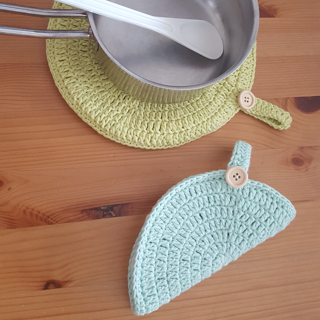 Double sided crochet pot holders