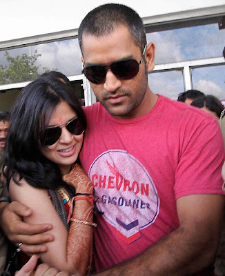 Dhoni Images with wife