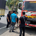 Sat Resnarkoba Polres Tabanan Lakukan Tes Urine Bagi Pengemudi Bus, Truck dan Travel Antar Pulau Di Pos Yan Terpadu Selabih