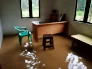 Akibat Hujan Deras, Kantor Desa Nekginap Banjir