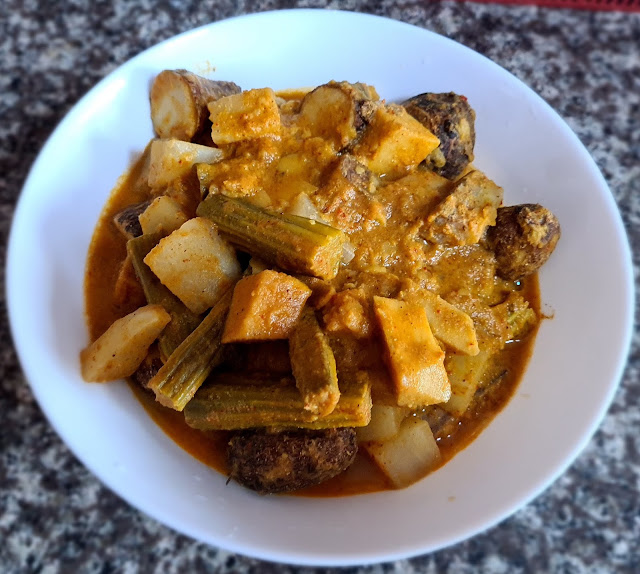 Halad Mirchichi Aamti / Turmeric Chilli Curry