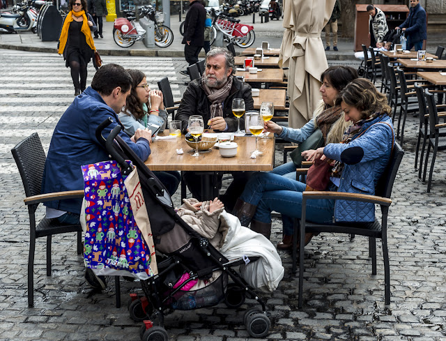 calles, Sevilla, foto callejera, street photography, diciembre, navidad