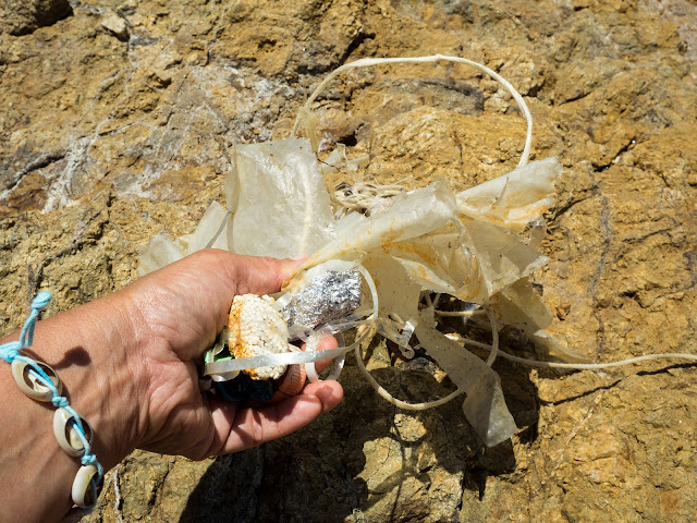 Elba - Spiaggia di Terranera, plastica spiaggiata @Valeriaderiso