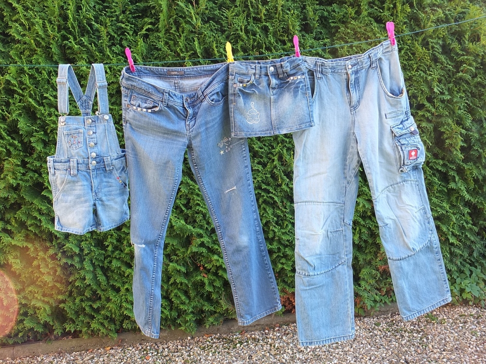 Jeans sollten am besten auf der Leine getrocknet werden