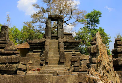 Wisata alam & sejarah sekaligus, di Candi Lawang Boyolali