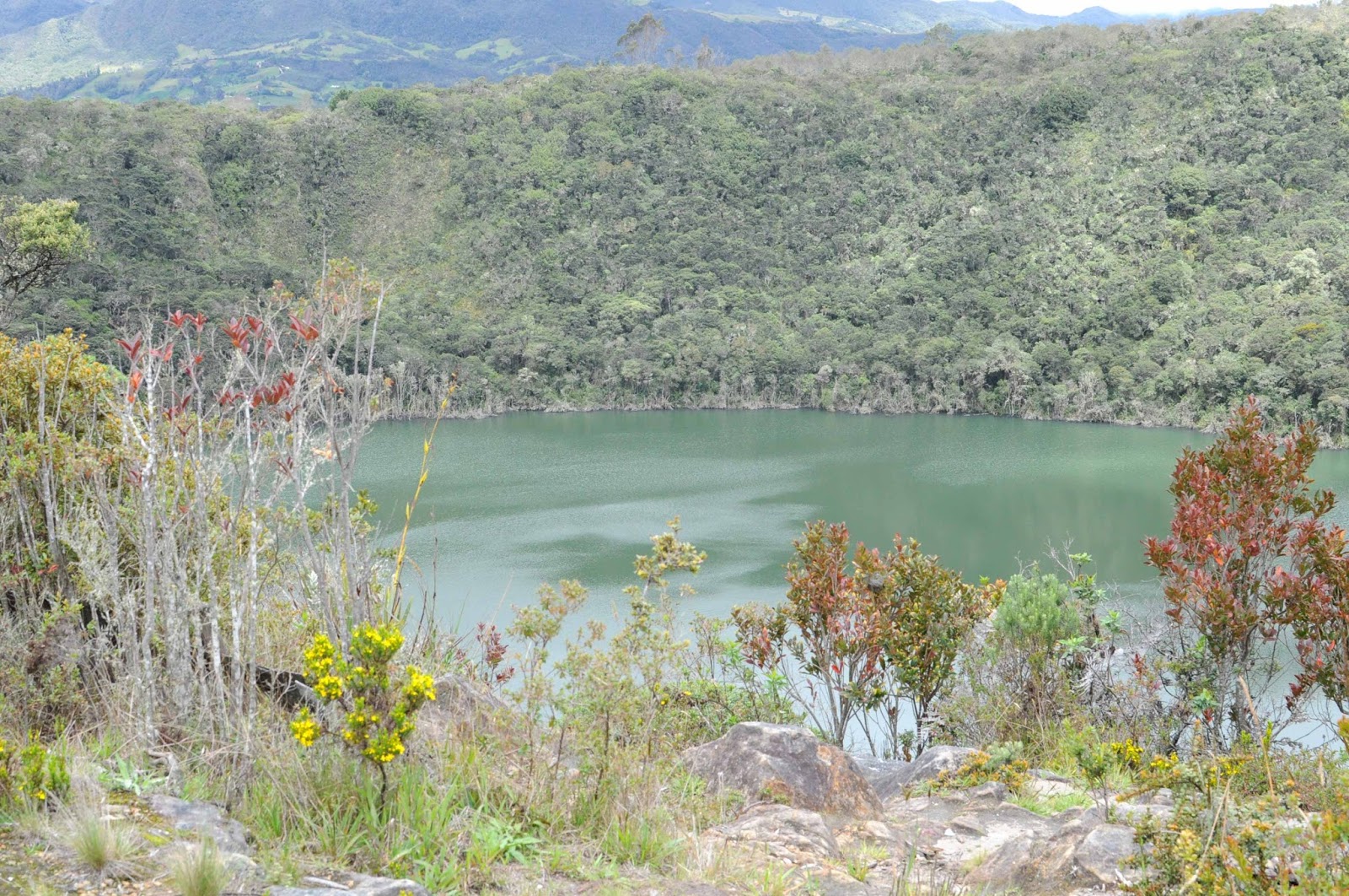 La laguna de Guatavita es un sitio para hacer turismo cerca a Bogotá