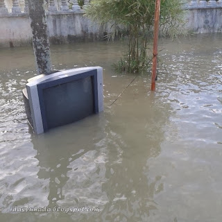 Himpunan Gambar Menarik Semasa Banjir 2013