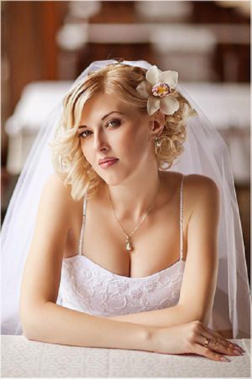 Short Wedding hairstyles for brides with veils 2013