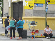 . vecinos del barrio y los chicos de la Cámpora la Boca.