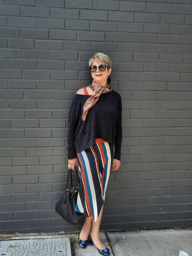 HOW I STYLED BLUE, BLACK AND RED STRIPE SKIRT