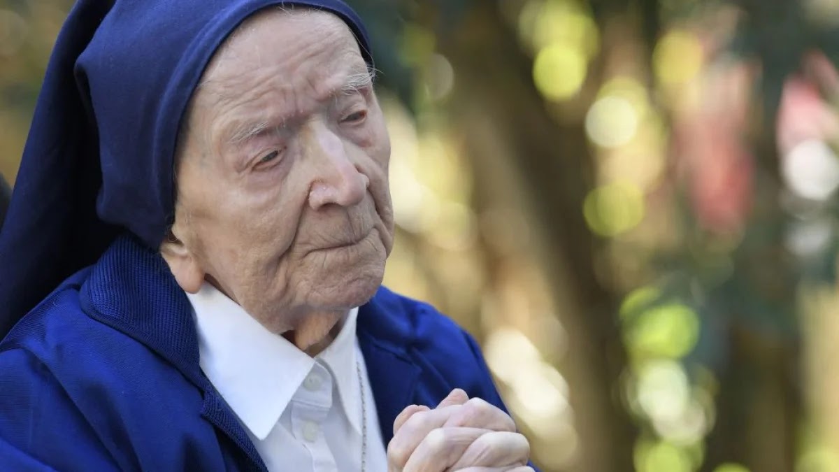 وفاة الراهبة - لوسيل راندون "Lucile Randon" والتي كانت تعد أكبر معمرة في العالم عن عمر ناهز 118 عاماً في دار مسنين في فرنسا