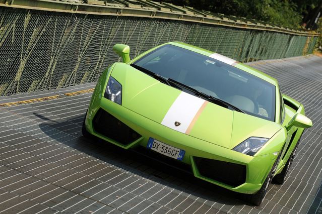 LP5502 Valentino Balboni edition being driven by Balboni himself