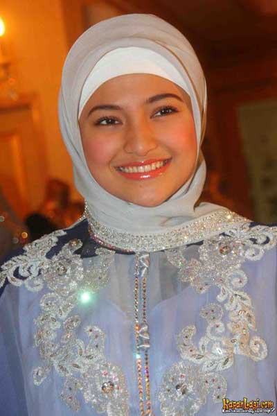 foto-marshanda-berjilbab-00.jpg