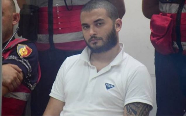 Faruk Ozer surrounded by Albanian Police at the Tirana Court (archive)