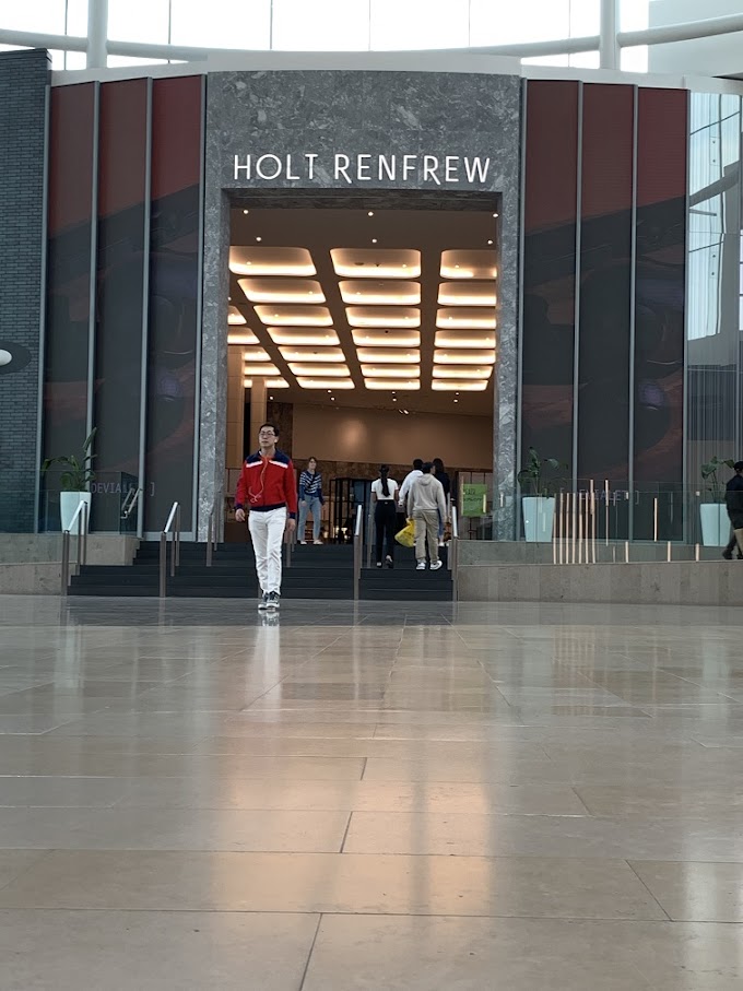 Holt Renfrew - Square One Mississauga